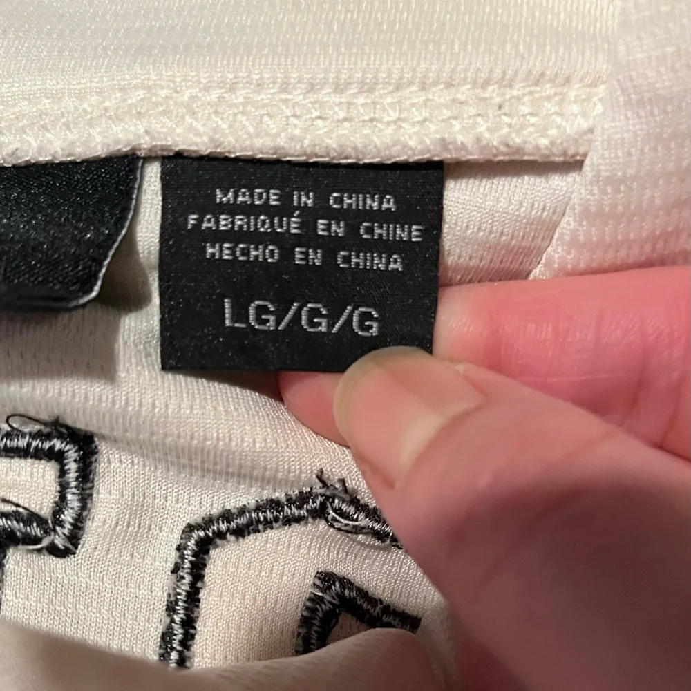 Disney Tigger Jersey Size L - Picture 3 of 5